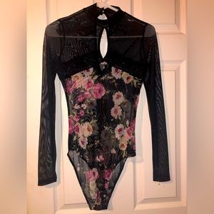 Sz S CHARLOTTE RUSSE sheer floral printed bodysuit